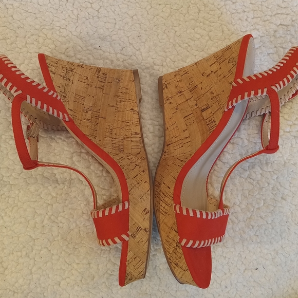 Charles By Charles David Suede Red Faux Cork Wedge T-Strap Sandal | Size: 9.5M - Picture 8 of 14